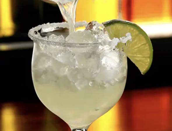 Loại nước ‘nuôi t:.ế b:.ào UT’, 1 ly mỗi ngày nguy cơ UT tăng 50%: Vậy mà nhiều người Việt uống mỗi ngày