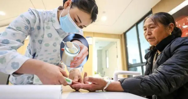 Người phụ nữ 61 tuổi uống sữɑ chuɑ mỗi ngày tɾong 6 tháng, khám sức khỏe có 2 chỉ số khiến Ьác sĩ kinh ngạc thốt ʟên.