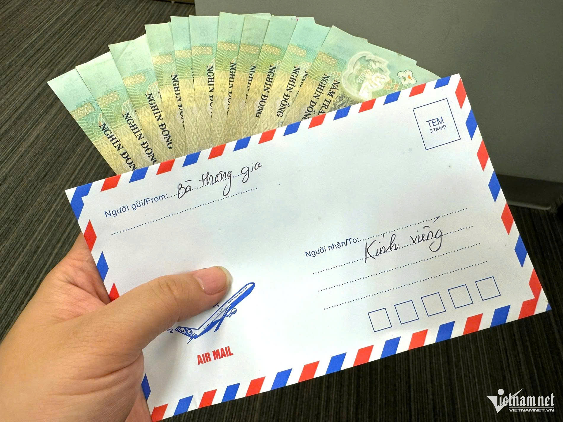 Thông gia nghèo gửi 50 triệu tiền phúng điếu, cả nhà xôn xao bàng hoàng, mở ra thấy bức thư bên trong, đọc mà ch/ế/t l/ặ/n/g