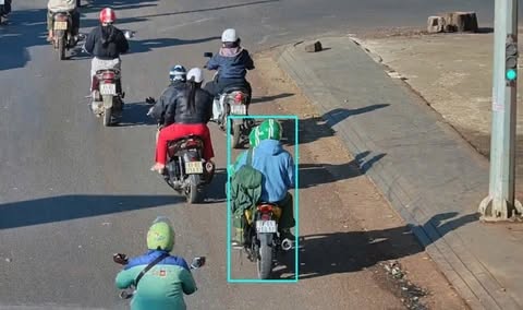 Nhận diện 2 kẻ cư*p ngân hàng hơn 1 , 8 tỷ đồng Tại Vietcombank Gia Lai